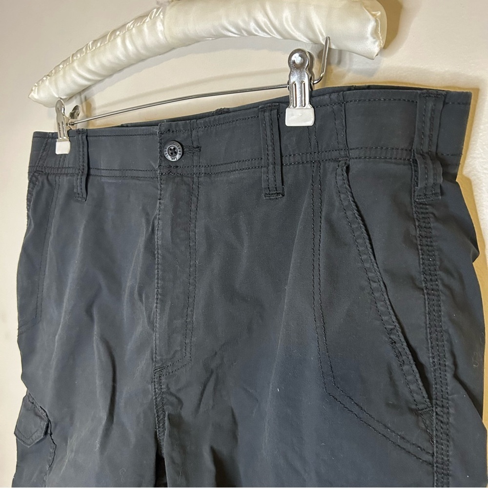 Lee Extreme Motion Men's Black Cargo Shorts Neutral Casual Classic 34 Summer - Picture 2 of 10